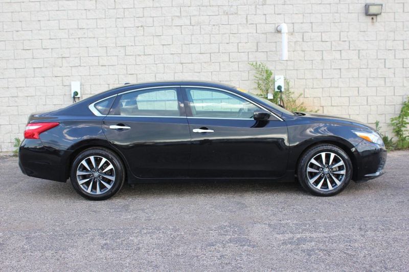 2017 Nissan Altima 2.5 SV - 22879656 - 6