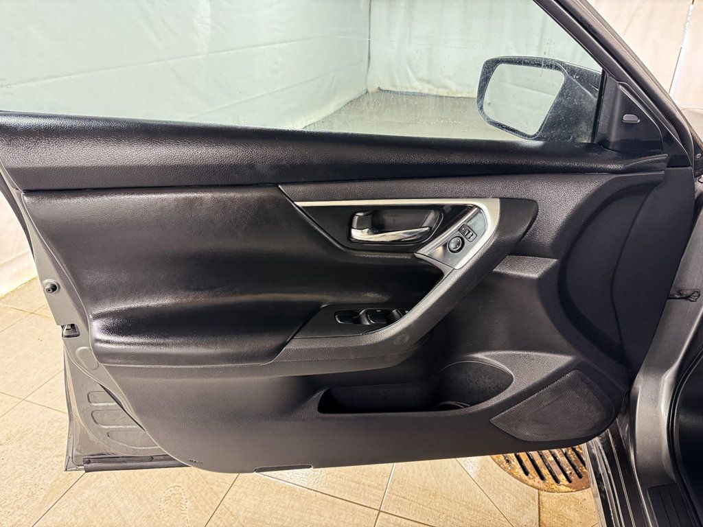 2017 Nissan Altima 2.5 SV - 22988874 - 13