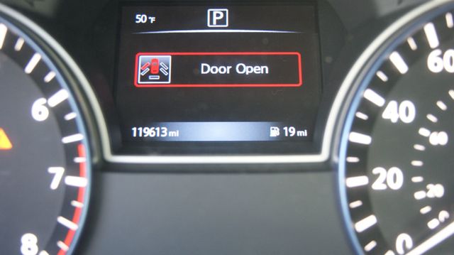 2017 Nissan Altima 3 MONTH WARRANTY , JUST SERVICED , VERY CLEAN INSIDE AND OUT  - 22993102 - 2