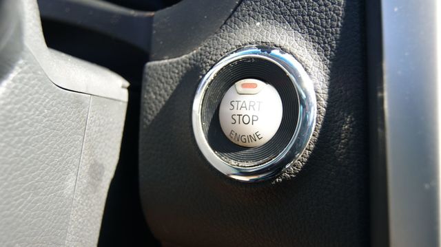 2017 Nissan Altima SR - Photo 8