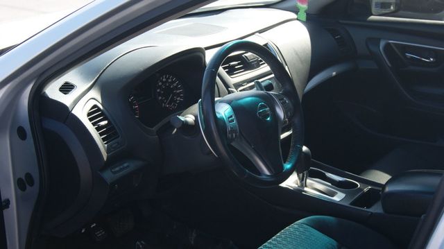 2017 Nissan Altima SR - Photo 21