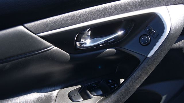 2017 Nissan Altima SR - Photo 23