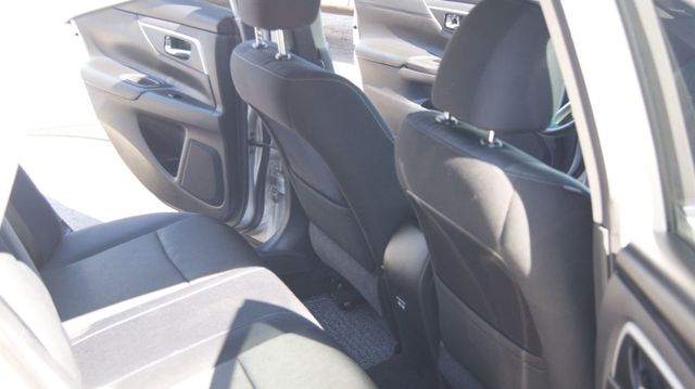 2017 Nissan Altima SR - Photo 33