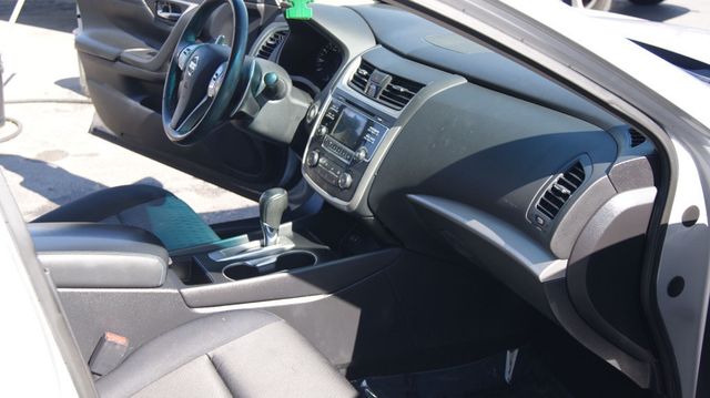 2017 Nissan Altima SR - Photo 37