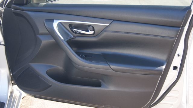 2017 Nissan Altima SR - Photo 38