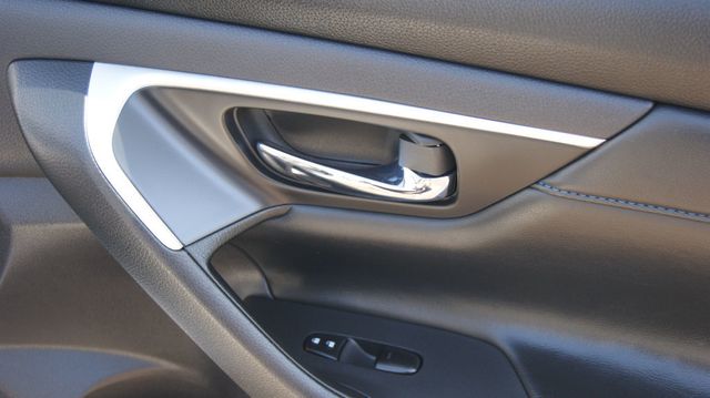 2017 Nissan Altima SR - Photo 39