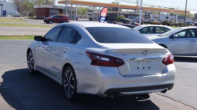 2017 Nissan Altima SR - Photo 2