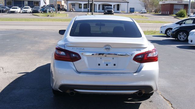2017 Nissan Altima SR - Photo 3