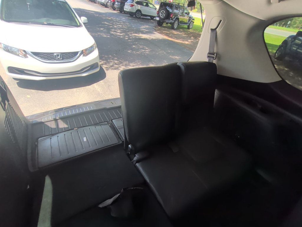 Nissan Armada 4x2 Platinum photo 24