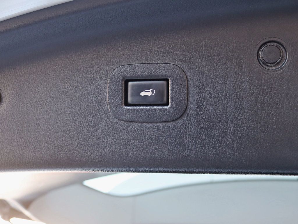 2017 Nissan Armada Platinum photo 35