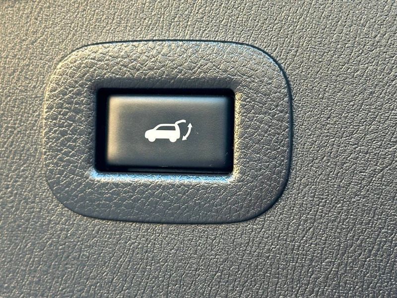 2017 Nissan Armada 4x4 SV - 22877595 - 9