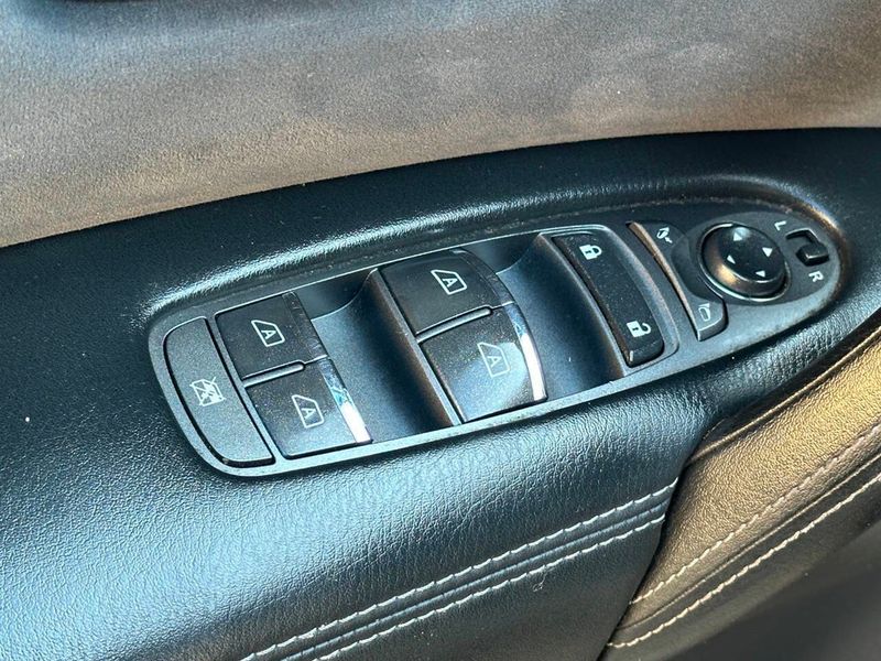 2017 Nissan Armada 4x4 SV - 22877595 - 15