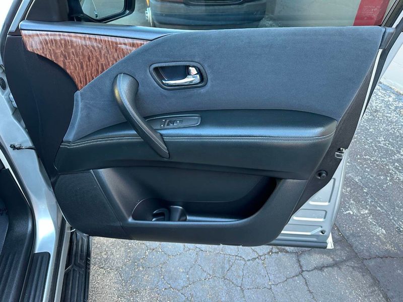 2017 Nissan Armada 4x4 SV - 22877595 - 28