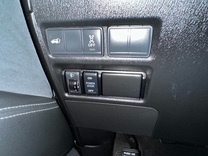 2017 Nissan Armada 4x4 SV - 22877595 - 38