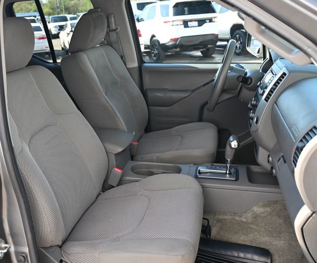 2017 Nissan Frontier Crew Cab 4x2 SV V6 Automatic - 23001564 - 12