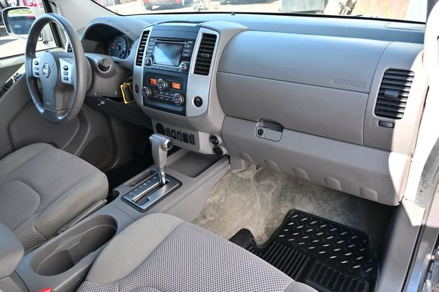 2017 Nissan Frontier Crew Cab 4x2 SV V6 Automatic - 23001564 - 6