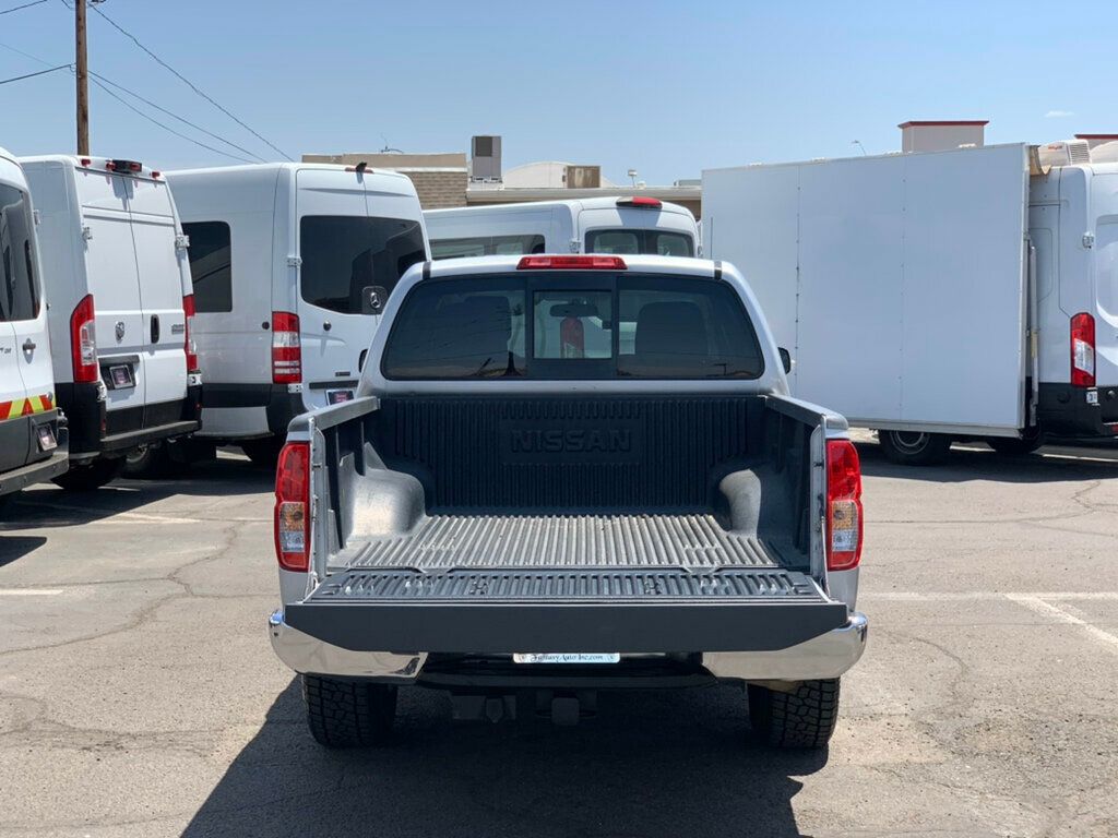 2017 Nissan Frontier Crew Cab 4x2 SV V6 Automatic - 23052762 - 11