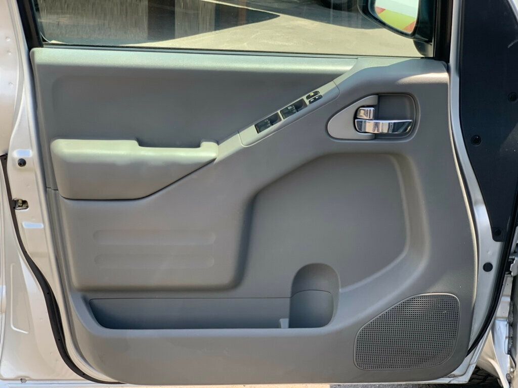 2017 Nissan Frontier Crew Cab 4x2 SV V6 Automatic - 23052762 - 13
