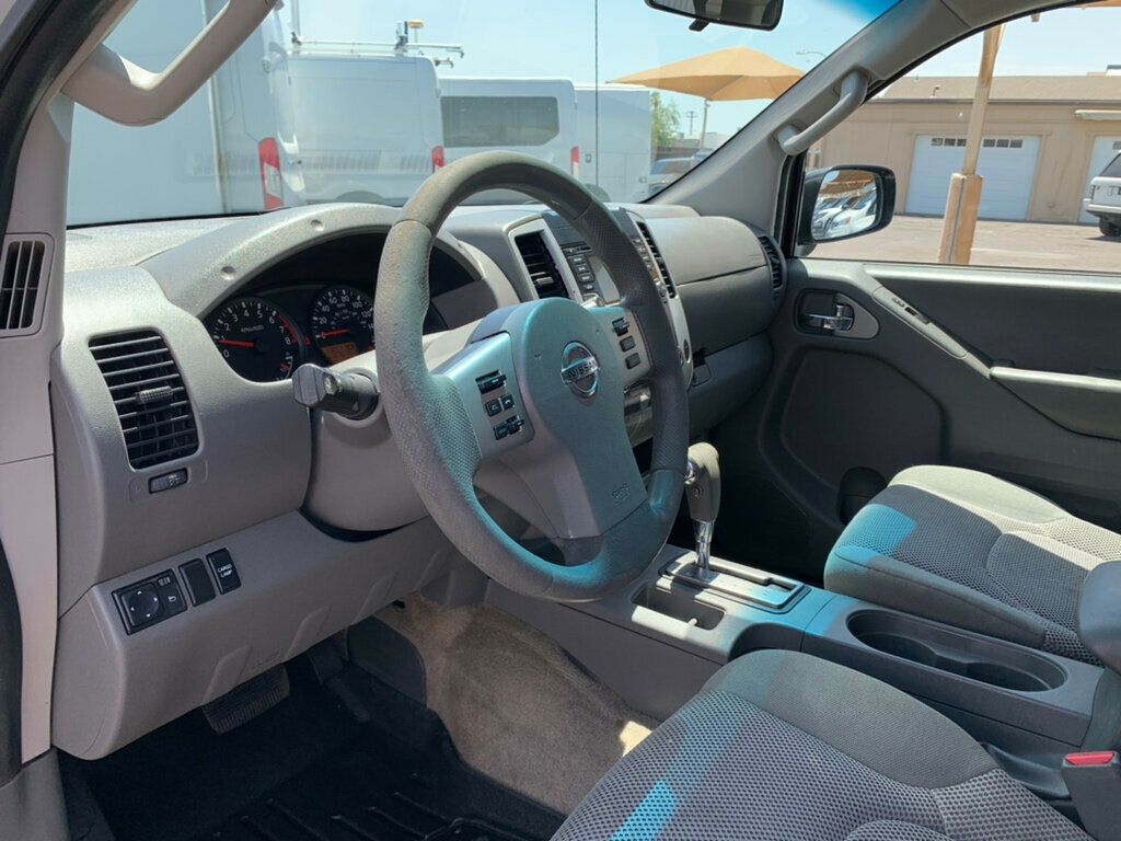 2017 Nissan Frontier Crew Cab 4x2 SV V6 Automatic - 23052762 - 14