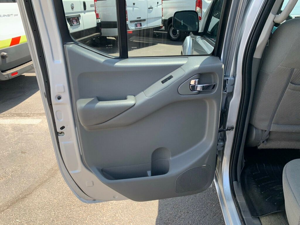 2017 Nissan Frontier Crew Cab 4x2 SV V6 Automatic - 23052762 - 23