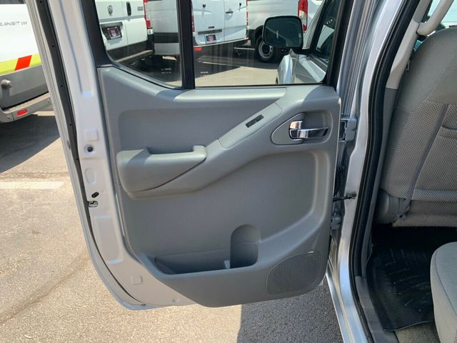 2017 Nissan Frontier Crew Cab 4x2 SV V6 Automatic - 23052762 - 23