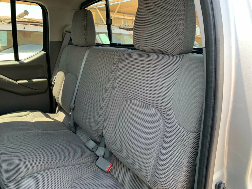 2017 Nissan Frontier Crew Cab 4x2 SV V6 Automatic - 23052762 - 24