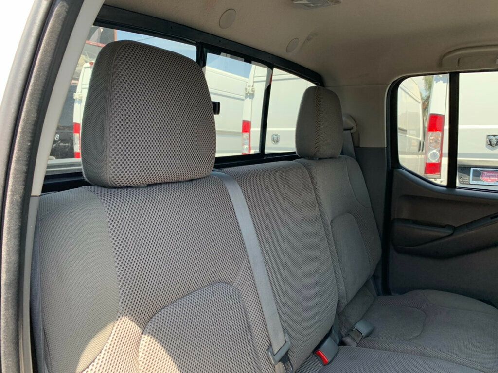 2017 Nissan Frontier Crew Cab 4x2 SV V6 Automatic - 23052762 - 30