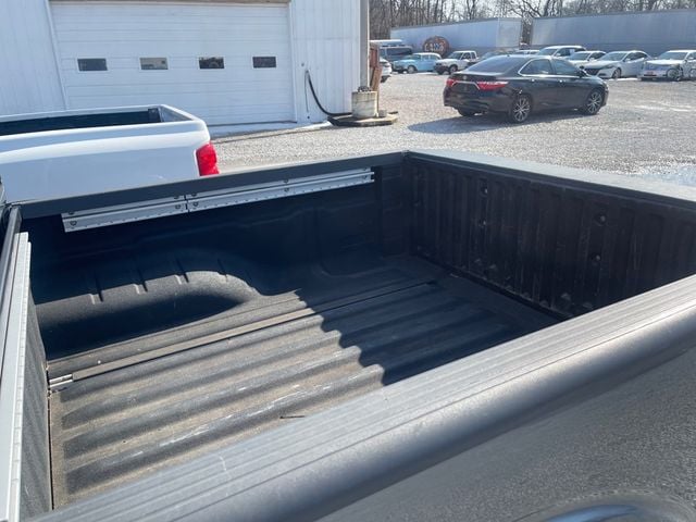 2017 Nissan Frontier Crew Cab 4x2 SV V6 Automatic - 22972799 - 18