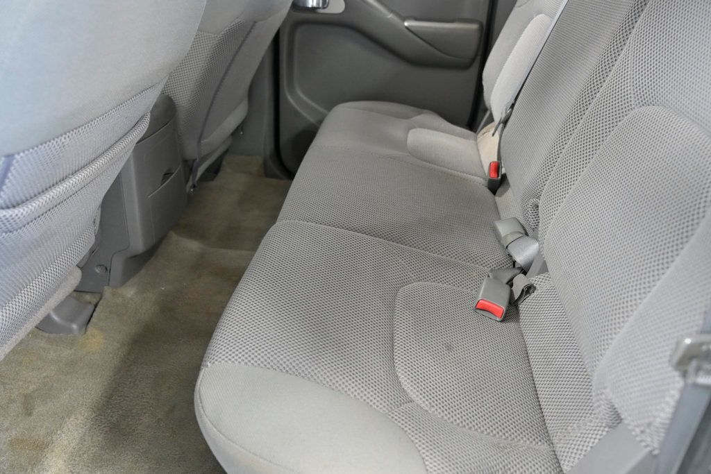 2017 Nissan Frontier Crew Cab 4x2 SV V6 Automatic - 23028797 - 9