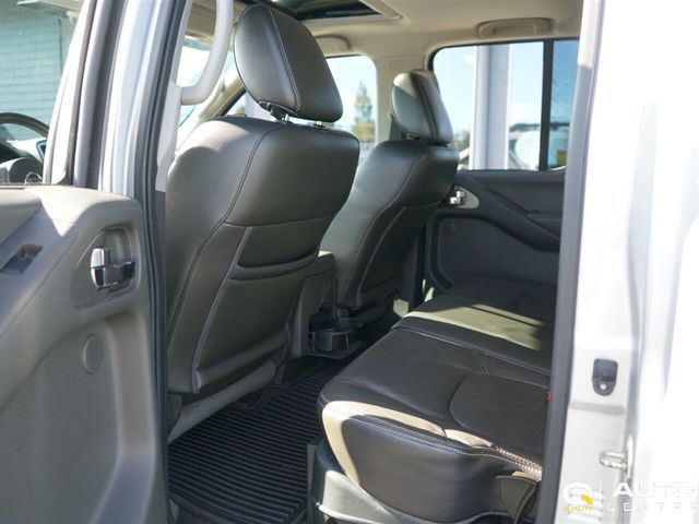 2017 Nissan Frontier Crew Cab 4x4 PRO-4X Automatic - 23094991 - 24