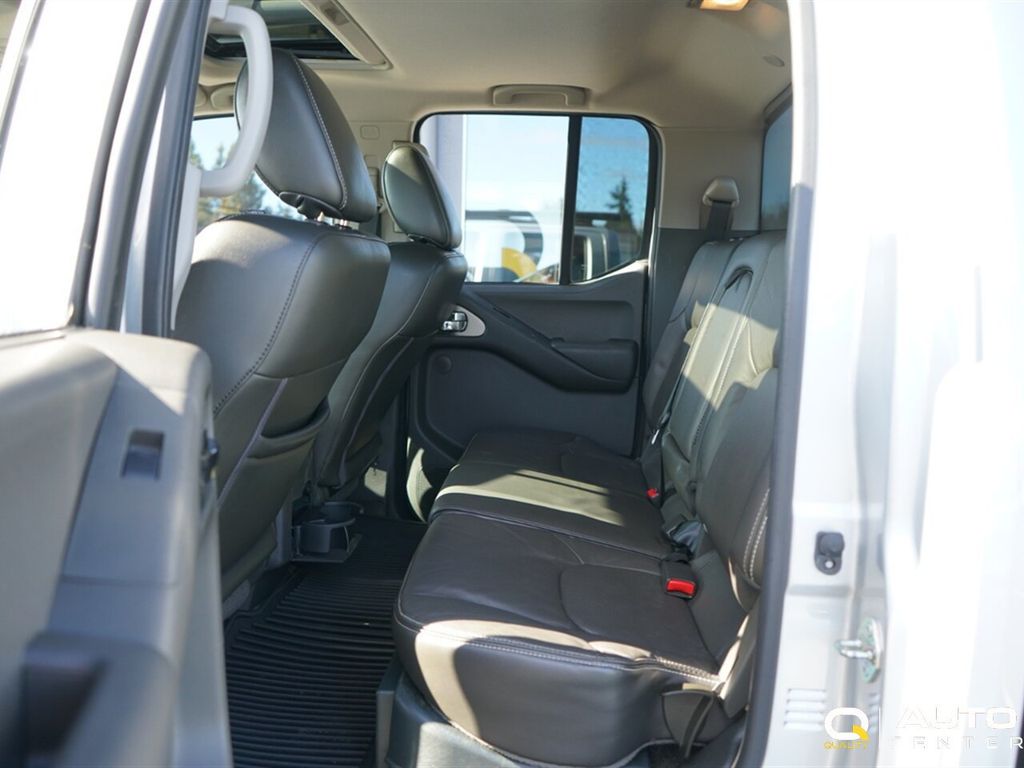 2017 Nissan Frontier Crew Cab 4x4 PRO-4X Automatic - 23094991 - 25