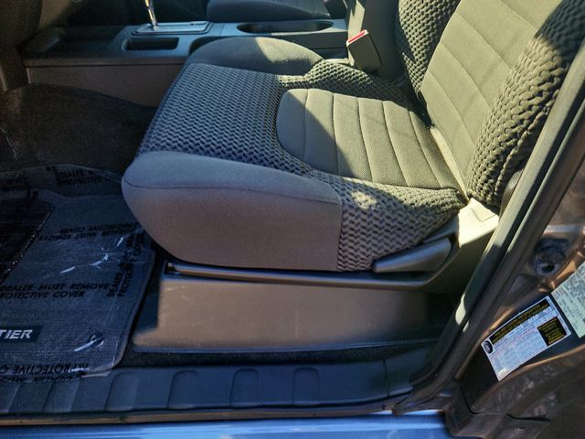 2017 Nissan Frontier King Cab 4x2 SV Automatic with Hardtop Canopy Tonneau Cover - 22941996 - 10