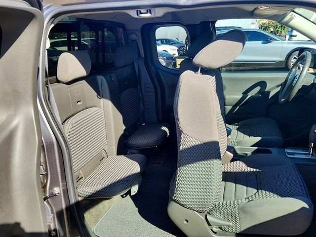 2017 Nissan Frontier King Cab 4x2 SV Automatic with Hardtop Canopy Tonneau Cover - 22941996 - 22