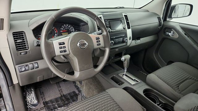 2017 Nissan Frontier King Cab 4x2 SV Automatic with Hardtop Canopy Tonneau Cover - 22941996 - 29