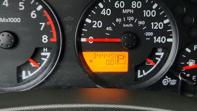 2017 Nissan Frontier King Cab 4x2 SV Automatic with Hardtop Canopy Tonneau Cover - 22941996 - 32