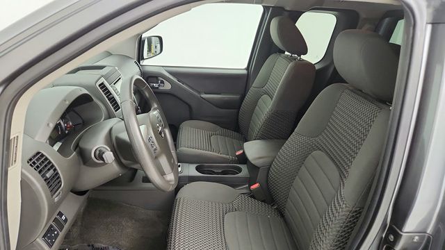 2017 Nissan Frontier King Cab 4x2 SV Automatic with Hardtop Canopy Tonneau Cover - 22941996 - 35