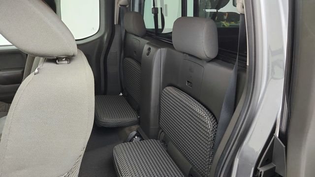 2017 Nissan Frontier King Cab 4x2 SV Automatic with Hardtop Canopy Tonneau Cover - 22941996 - 36