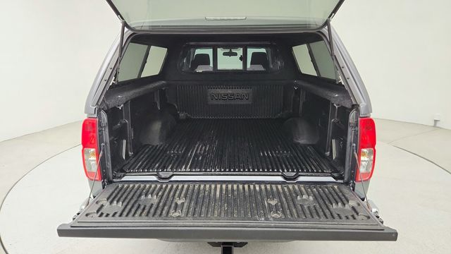 2017 Nissan Frontier King Cab 4x2 SV Automatic with Hardtop Canopy Tonneau Cover - 22941996 - 37