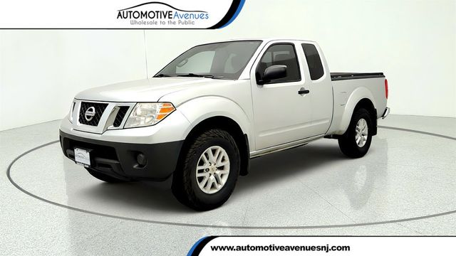 2017 Nissan Frontier King Cab 4x4 SV V6 Automatic *Ltd Avail* w/ Trailer Hitch Pkg - 23048577 - 0
