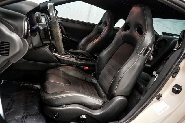 2017 Nissan GT-R Premium AWD - 22978380 - 17
