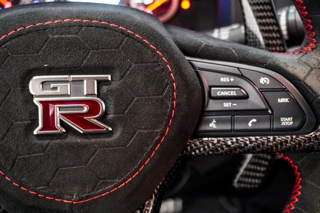 2017 Nissan GT-R Premium AWD - 22978380 - 24