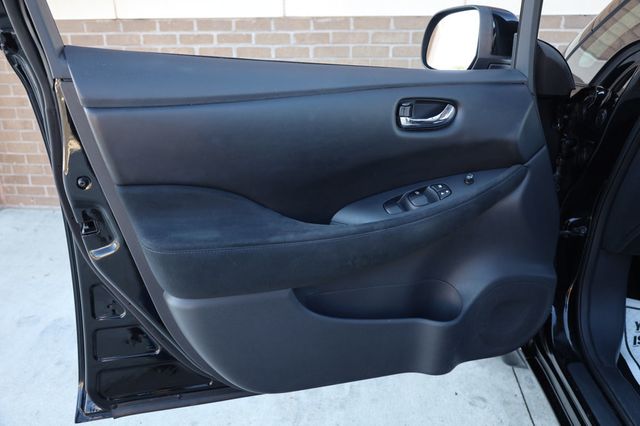 2017 Nissan Leaf S Hatchback - 22980416 - 11