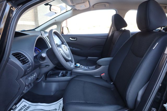 2017 Nissan Leaf S Hatchback - 22980416 - 13