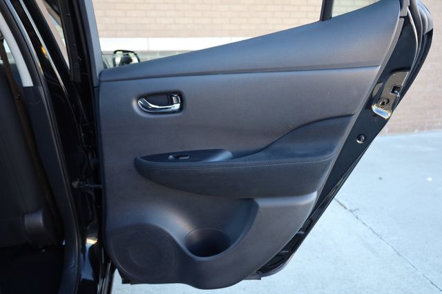 2017 Nissan Leaf S Hatchback - 22980416 - 19