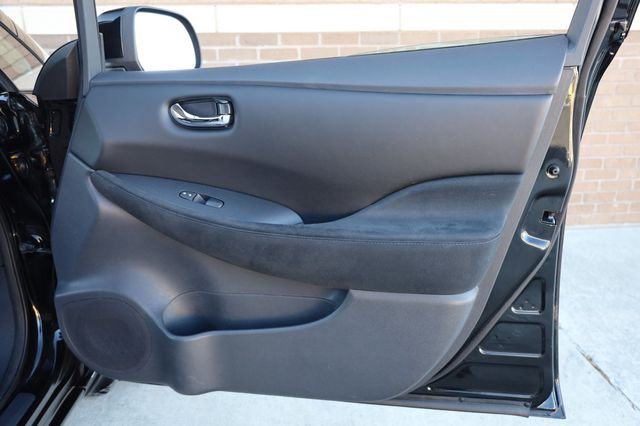 2017 Nissan Leaf S Hatchback - 22980416 - 23