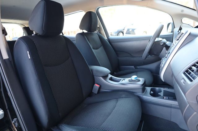 2017 Nissan Leaf S Hatchback - 22980416 - 24