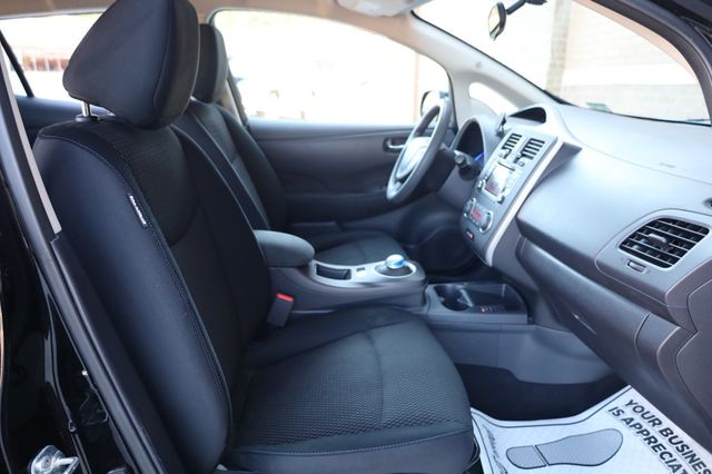 2017 Nissan Leaf S Hatchback - 22980416 - 25