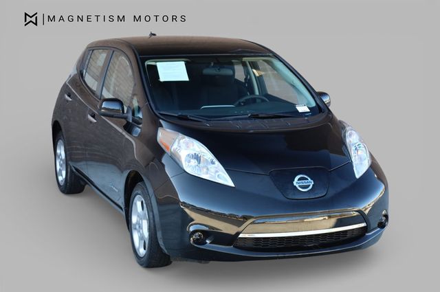 2017 Nissan Leaf S Hatchback - 22980416 - 5