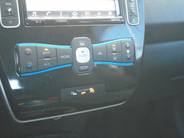 2017 Nissan Leaf SV Hatchback - 22942052 - 22