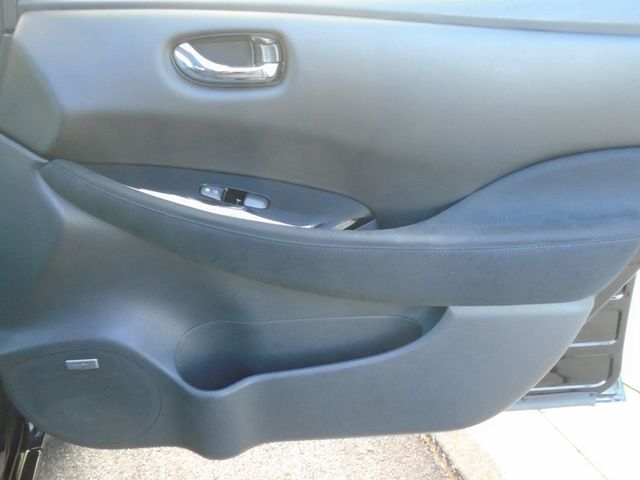 2017 Nissan Leaf SV Hatchback - 22942052 - 27